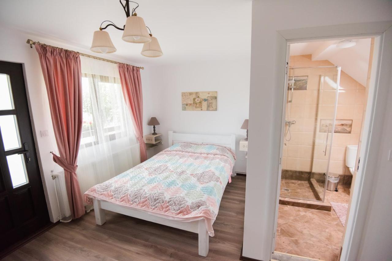Vila Chic M Hotell Moieciu de Jos Exteriör bild