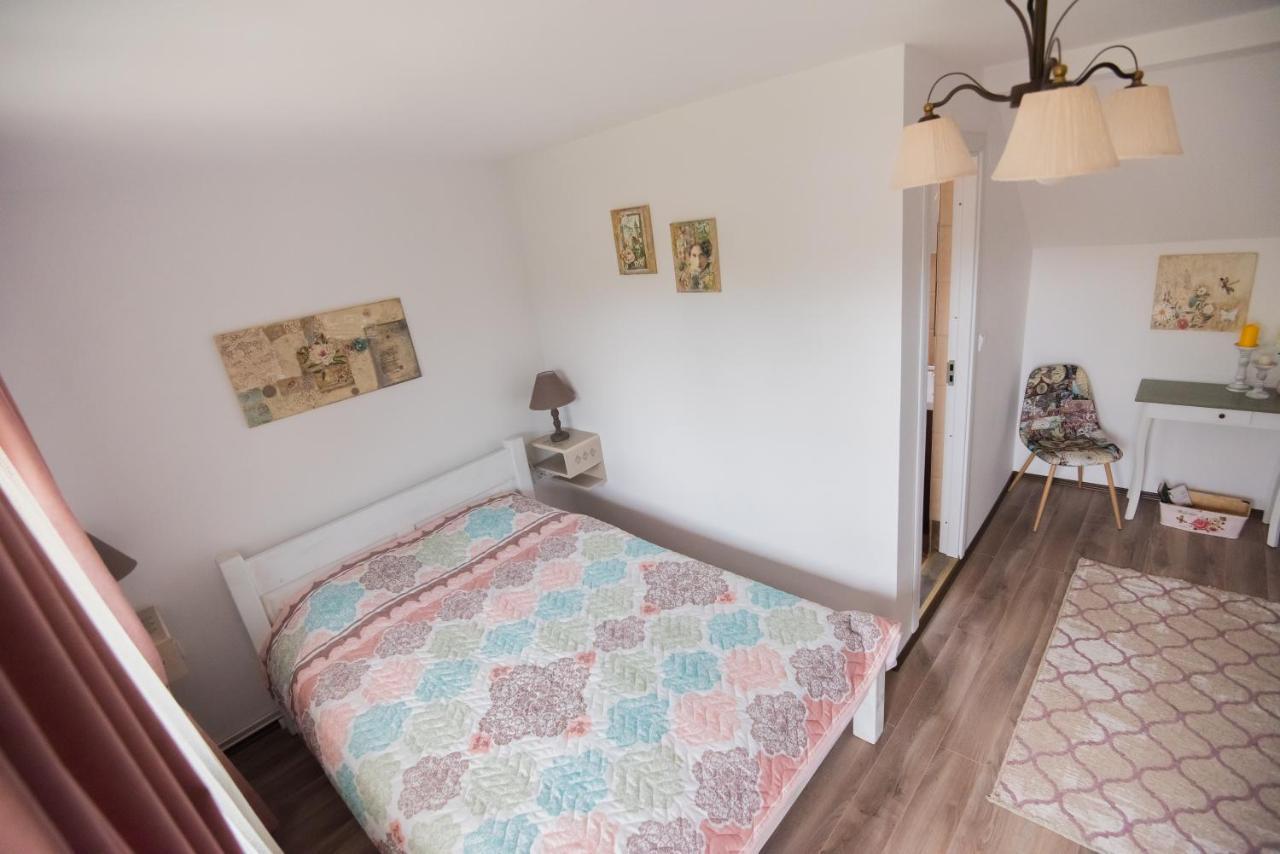 Vila Chic M Hotell Moieciu de Jos Exteriör bild