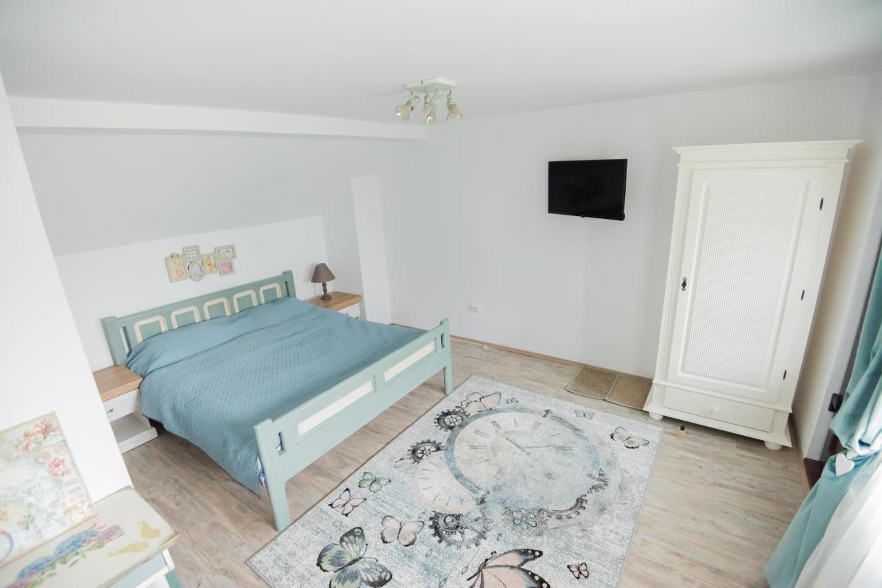 Vila Chic M Hotell Moieciu de Jos Exteriör bild