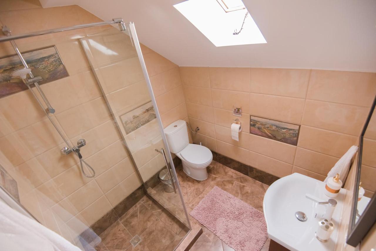 Vila Chic M Hotell Moieciu de Jos Exteriör bild