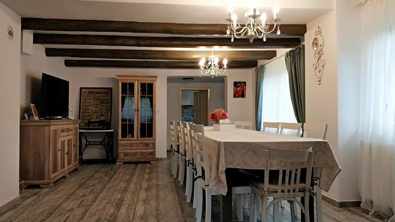 Vila Chic M Hotell Moieciu de Jos Exteriör bild