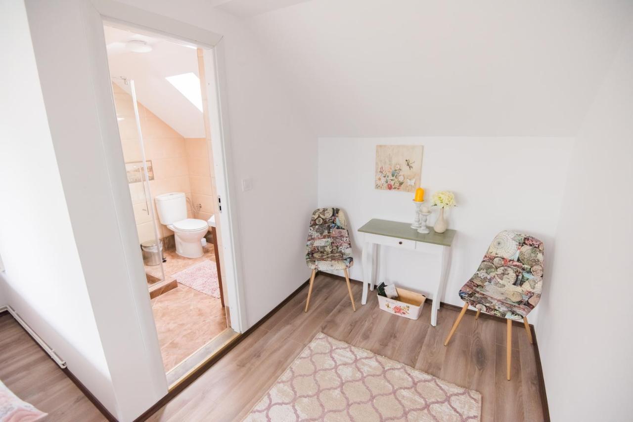 Vila Chic M Hotell Moieciu de Jos Exteriör bild