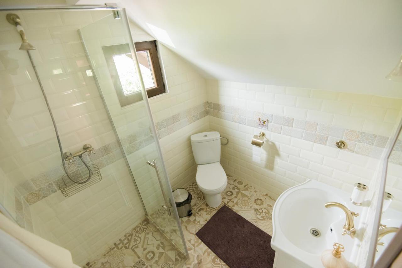Vila Chic M Hotell Moieciu de Jos Exteriör bild