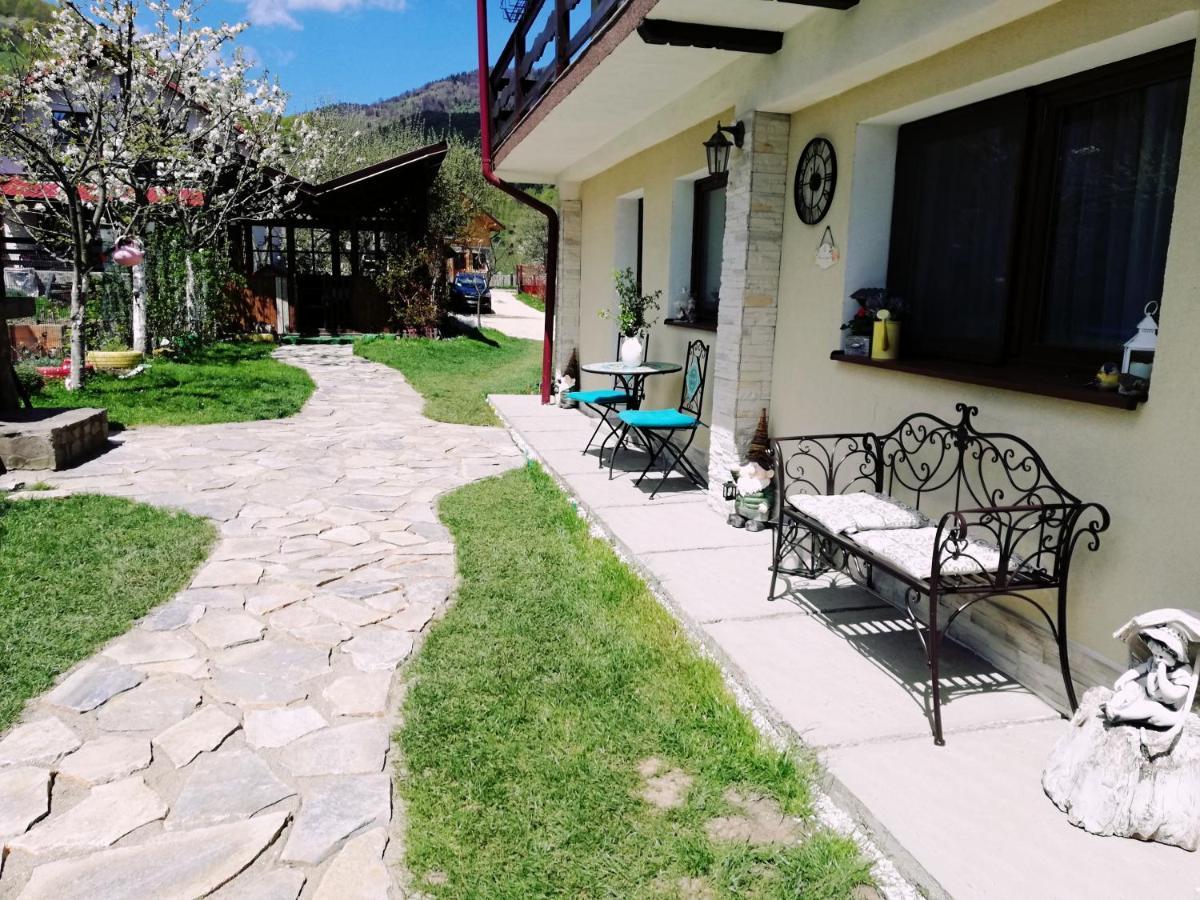 Vila Chic M Hotell Moieciu de Jos Exteriör bild