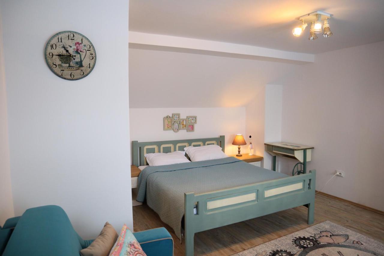 Vila Chic M Hotell Moieciu de Jos Exteriör bild